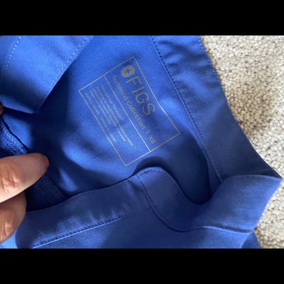 Figs Scrubs Set - Picture 5 of 8